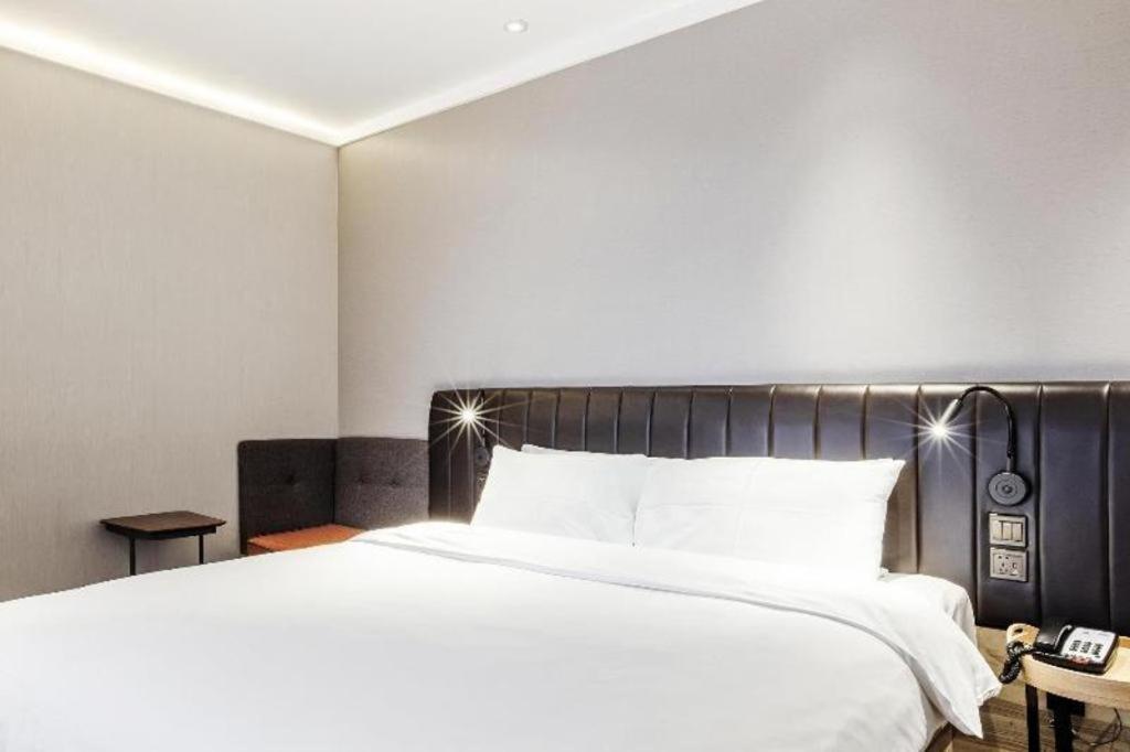 Hanting Premium Beiwaitan Hailun Road Hotel 2*